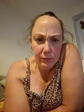 Wisie Cutie online show from 11-04-25, 10:57