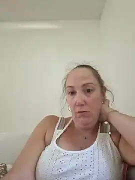 Snapshot of Wisie_Cutie chatting on 09-17-25, 03:14 Wisie Cutie online show from 09-17-25, 03:14
