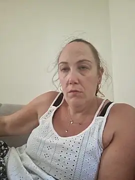 Snapshot of Wisie_Cutie chatting on 09-19-25, 03:49 Wisie Cutie online show from 09-19-25, 03:49