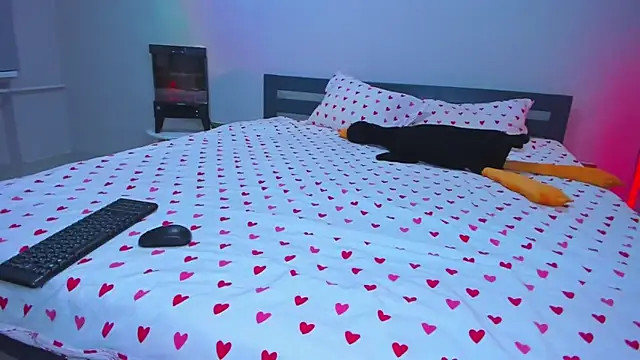 TishaLove online show from 11-12-25, 04:33