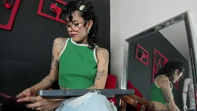 Snapshot of trinitty chatting on 01-14-25, 04:39 trinitty online show from 01-14-25, 04:39