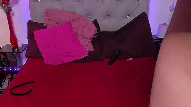 nicolsaenz20 online show from 12-13-25, 08:04