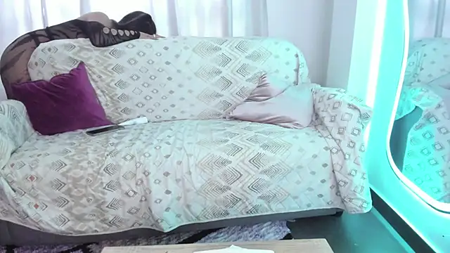 KAROLIVONNE online show from 02-24-26, 08:42