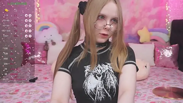 Snapshot of minx_g1rl chatting on 03-17-25, 06:40 minx g1rl online show from 03-17-25, 06:40