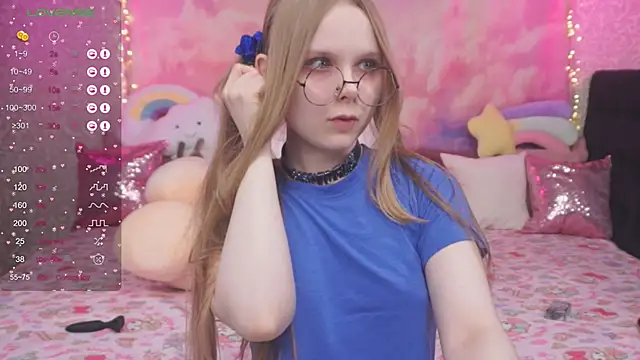 Snapshot of minx_g1rl chatting on 02-10-25, 07:15 minx g1rl online show from 02-10-25, 07:15