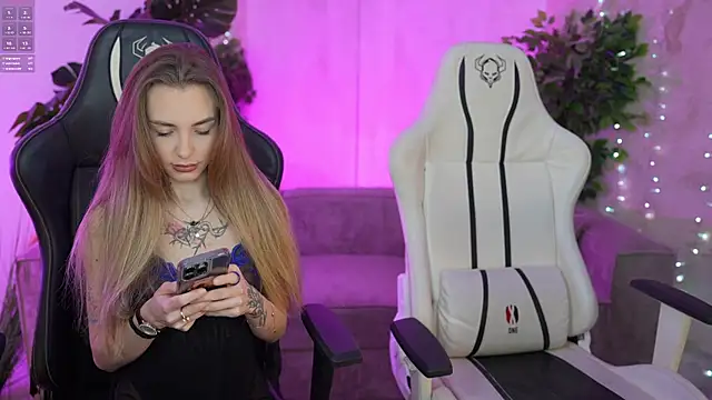 Snapshot of Kisasolo chatting on 03-18-25, 08:16 Kisasolo online show from 03-18-25, 08:16