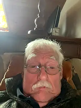 Snapshot of Steffibi1954 chatting on 11-02-25, 10:20 Steffibi1954 online show from 11-02-25, 10:20