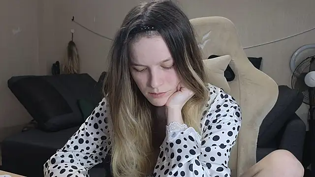 Snapshot of Nate__ chatting on 12-01-25, 02:56 Nate online show from 12-01-25, 02:56