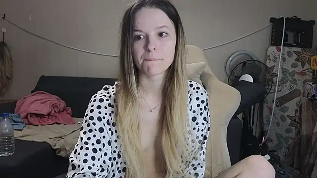 Snapshot of Nate__ chatting on 12-02-25, 03:52 Nate online show from 12-02-25, 03:52