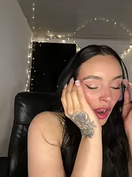 salome polaniiee online show from 02-12-25, 08:27