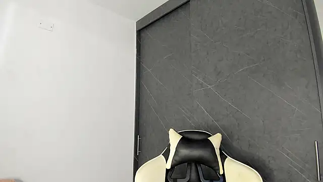 Snapshot of chloe_ebony_ chatting on 05-28-26, 10:48 chloe ebony online show from 05-28-26, 10:48