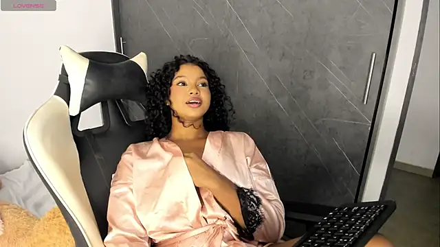 chloe ebony  online show from 07-24-26, 01:01