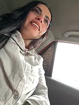 i am nina  online show from 11-28-25, 09:15