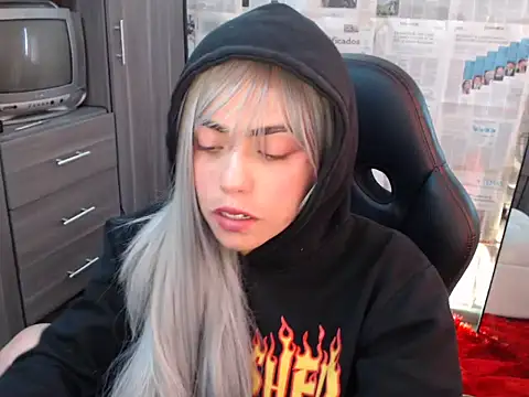 i am nina  online show from 11-11-25, 05:41