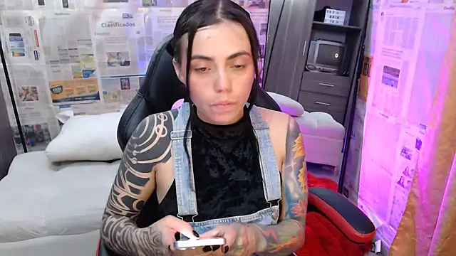 i am nina  online show from 10-13-25, 02:57