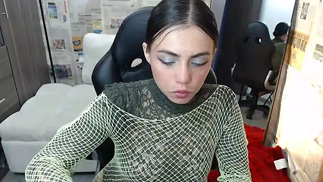 i am nina  online show from 10-28-25, 10:41