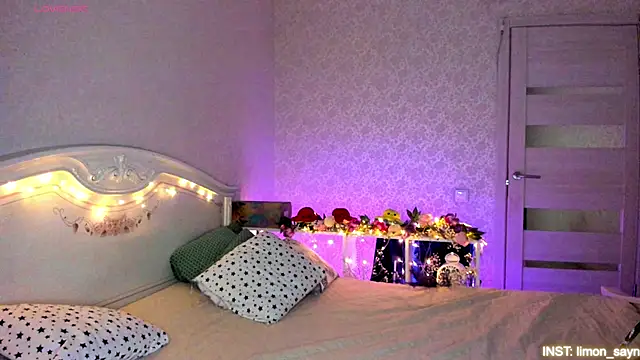 Snapshot of LillyMoure_ chatting on 05-05-26, 11:30 LillyMoure online show from 05-05-26, 11:30