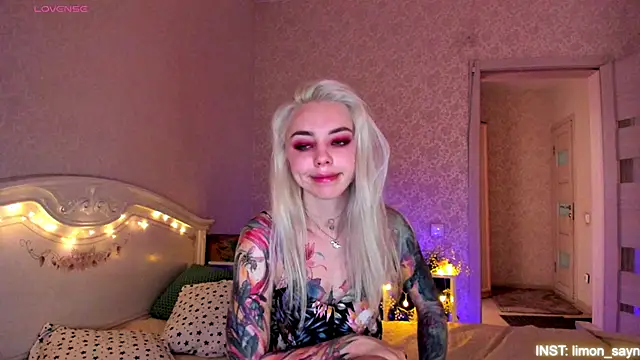 LillyMoure  online show from 06-14-26, 02:24