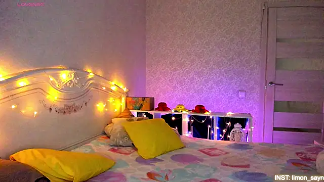 LillyMoure  online show from 03-26-26, 11:13