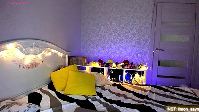 LillyMoure  online show from 07-28-26, 11:37
