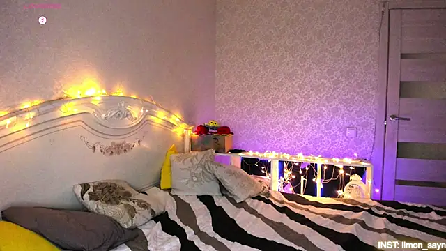 LillyMoure  online show from 02-10-26, 11:26