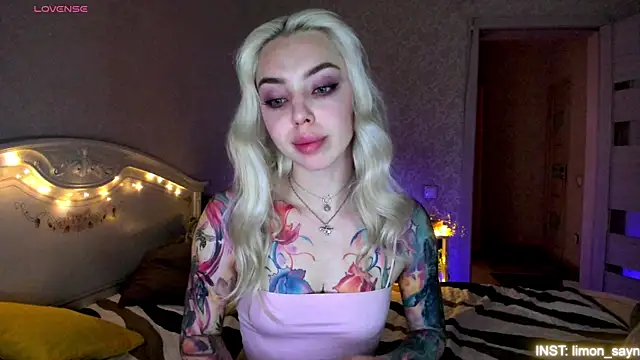 LillyMoure  online show from 06-27-26, 11:22