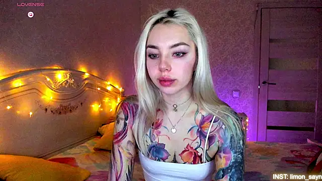 LillyMoure  online show from 03-12-26, 11:20