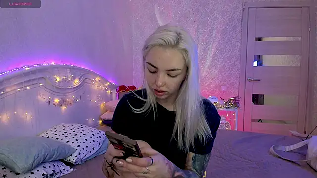 LillyMoure  online show from 09-26-25, 11:22