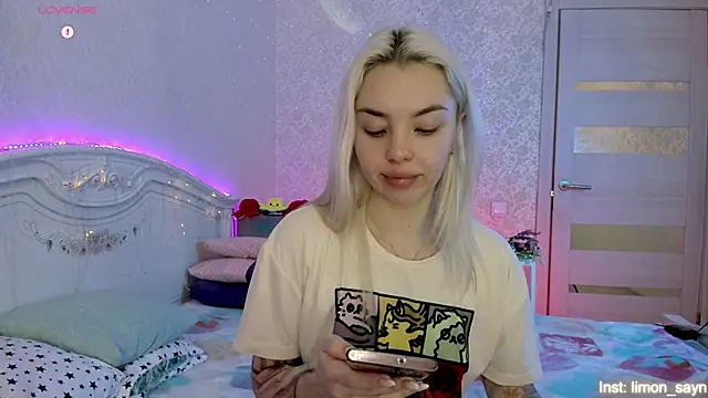 LillyMoure  online show from 10-16-25, 11:24