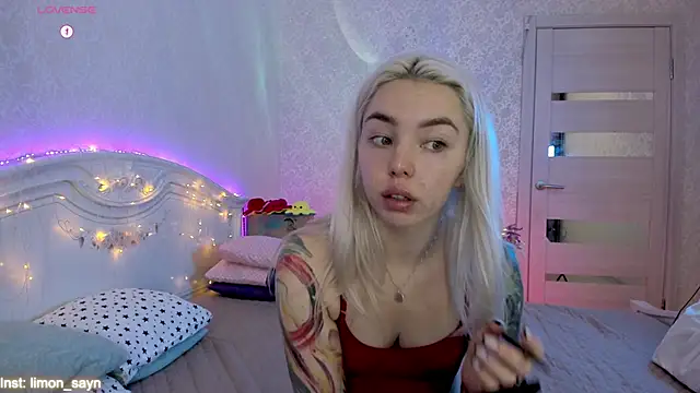 LillyMoure  online show from 10-02-25, 11:30