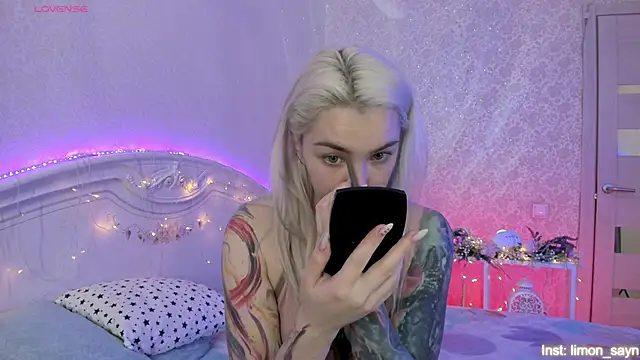 LillyMoure  online show from 11-04-25, 11:19