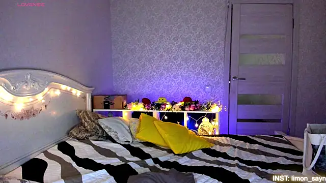 LillyMoure  online show from 07-19-26, 11:01