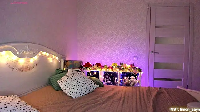 Snapshot of LillyMoure_ chatting on 04-18-26, 11:16 LillyMoure online show from 04-18-26, 11:16