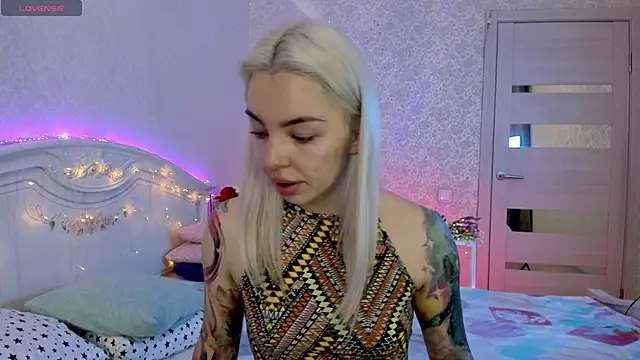 LillyMoure  online show from 10-26-25, 11:16