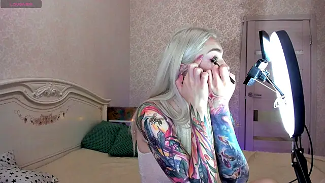 Snapshot of LillyMoure_ chatting on 06-10-26, 11:06 LillyMoure online show from 06-10-26, 11:06
