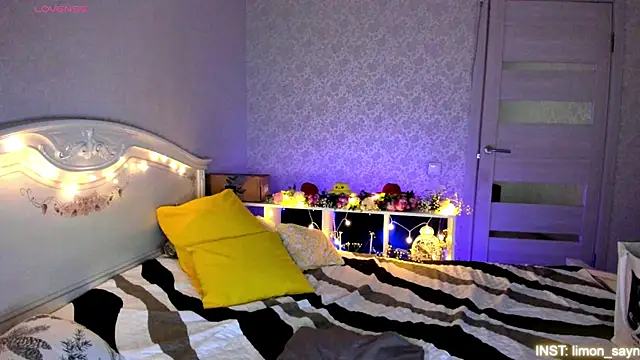 LillyMoure  online show from 07-21-26, 11:50