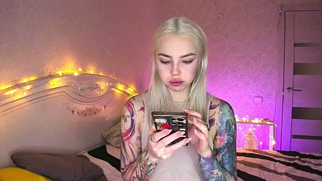 LillyMoure  online show from 02-05-26, 11:11