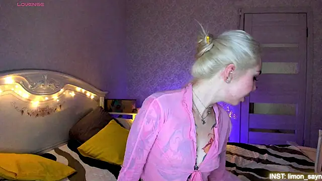 LillyMoure  online show from 06-18-26, 11:21