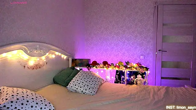 Snapshot of LillyMoure_ chatting on 05-06-26, 11:31 LillyMoure online show from 05-06-26, 11:31