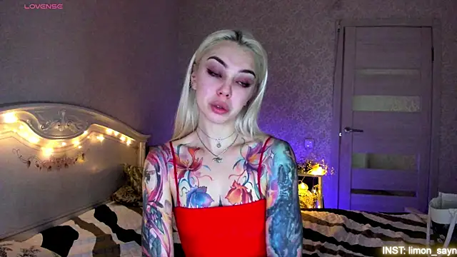 LillyMoure  online show from 07-12-26, 11:16