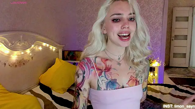 LillyMoure  online show from 07-02-26, 03:23