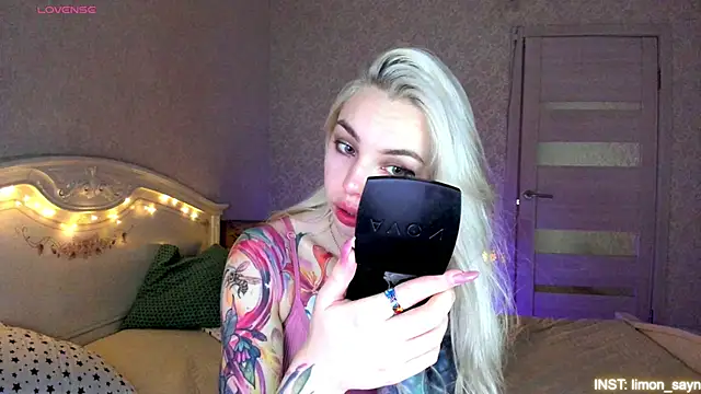 Snapshot of LillyMoure_ chatting on 06-03-26, 11:09 LillyMoure online show from 06-03-26, 11:09