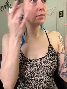 MissCumberdale online show from 03-11-25, 02:51