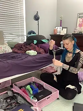 MissCumberdale online show from 11-22-25, 08:40