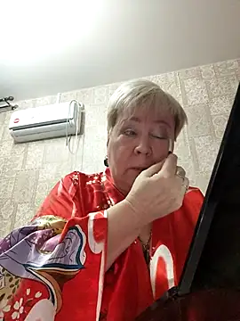 Snapshot of EffectFiona chatting on 02-19-26, 10:40 EffectFiona online show from 02-19-26, 10:40