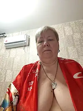 Snapshot of EffectFiona chatting on 02-07-26, 01:02 EffectFiona online show from 02-07-26, 01:02