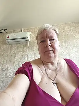 Snapshot of EffectFiona chatting on 05-06-26, 11:03 EffectFiona online show from 05-06-26, 11:03