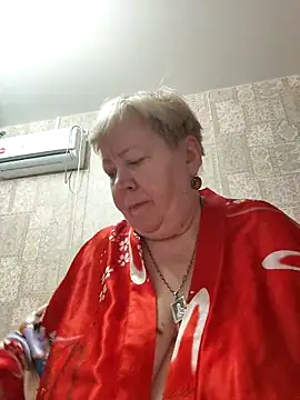 Snapshot of EffectFiona chatting on 02-19-26, 12:40 EffectFiona online show from 02-19-26, 12:40