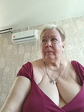 Snapshot of EffectFiona chatting on 05-16-26, 03:49 EffectFiona online show from 05-16-26, 03:49