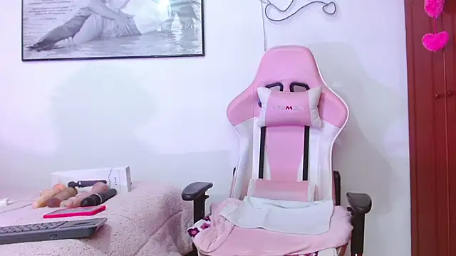 Amelie Rousell online show from 12-22-25, 10:32